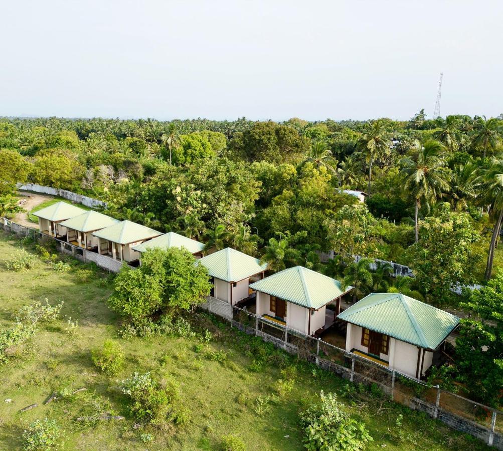 Hotel Sunrise Cabanas Arugam Bay Exterior foto