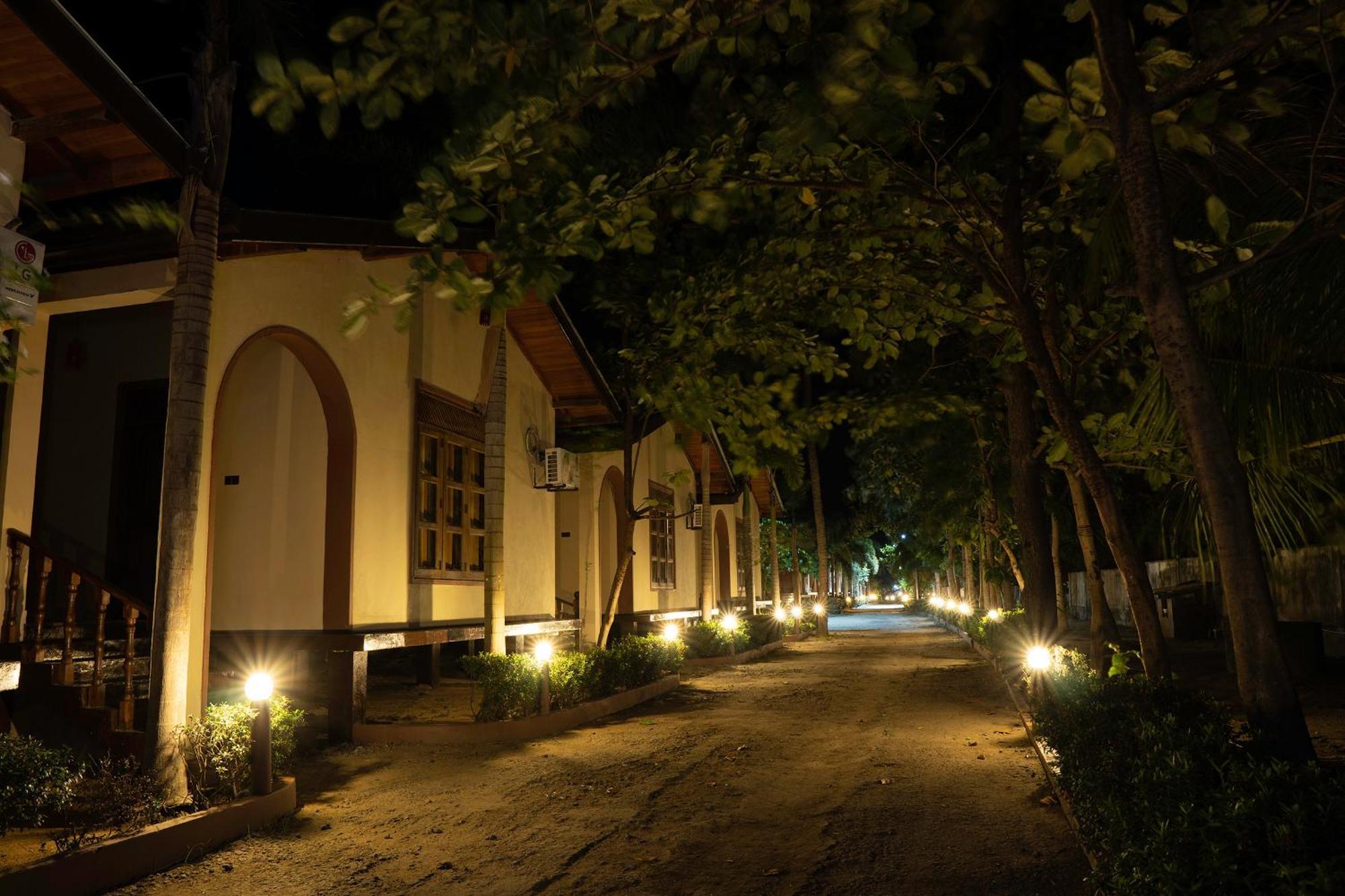 Hotel Sunrise Cabanas Arugam Bay Exterior foto